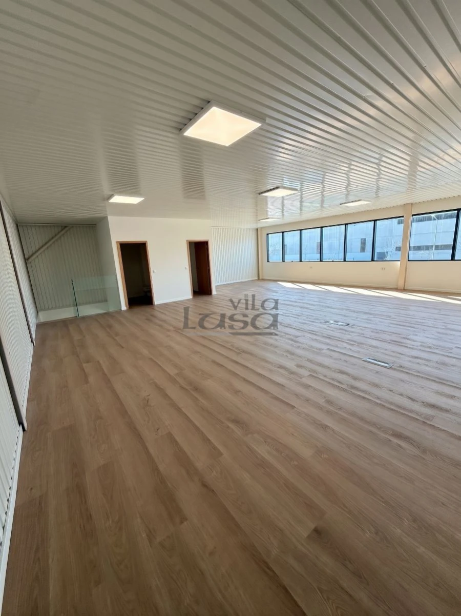 Armazém para Venda em Arrifana Foto 12