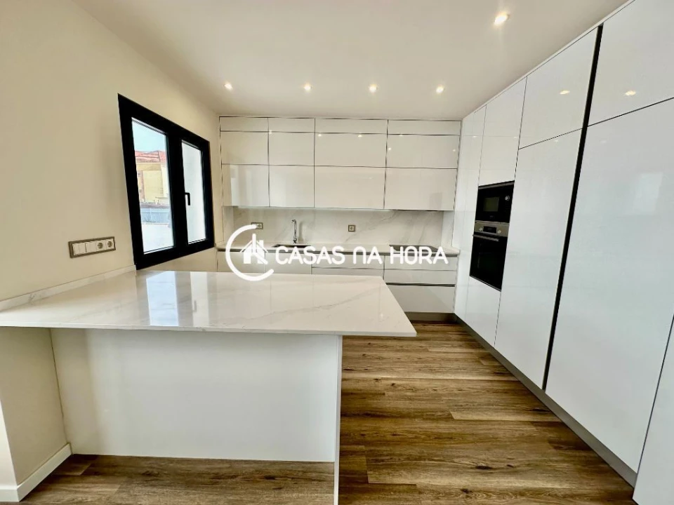 Apartamento T4 para Venda em Almada, Cova da Piedade, Pragal e Cacilhas Foto 2