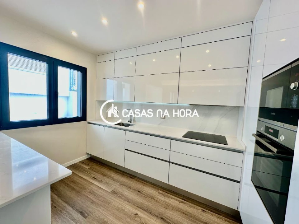 Apartamento T4 para Venda em Almada, Cova da Piedade, Pragal e Cacilhas Foto 3