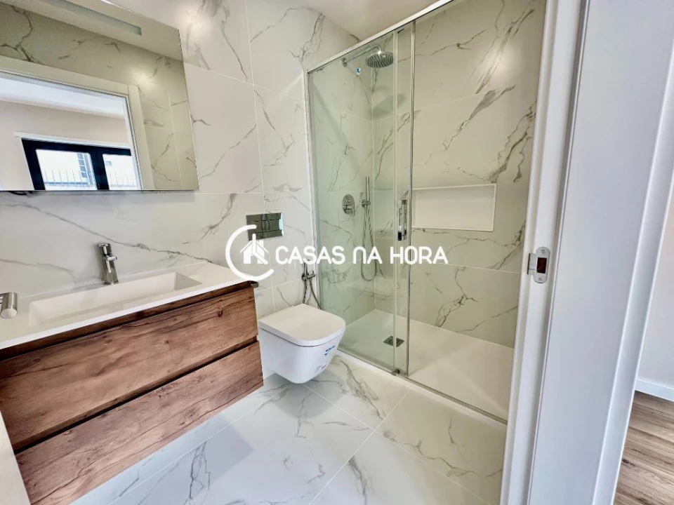 Apartamento T4 para Venda em Almada, Cova da Piedade, Pragal e Cacilhas Foto 17