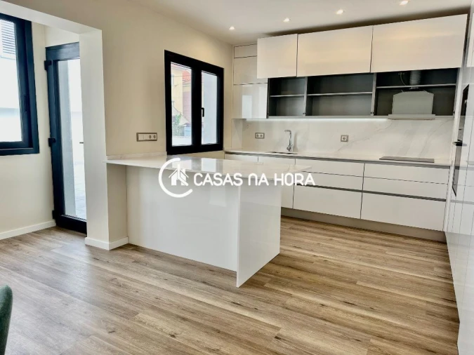 Apartamento T4 para Venda em Almada, Cova da Piedade, Pragal e Cacilhas Foto 7