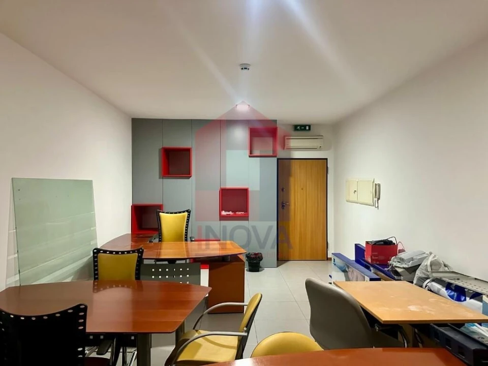 Escritório para Venda em Vila Verde e Barbudo Foto 2