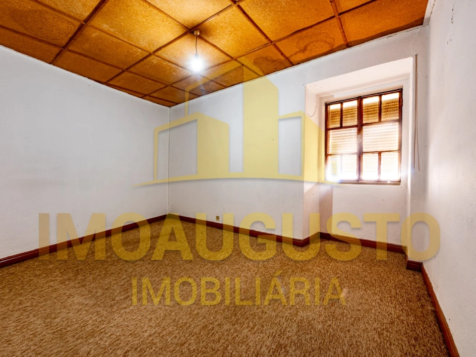 Moradia T4 para Venda em Escalhão Foto 9