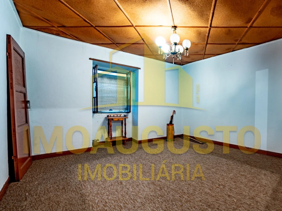 Moradia T4 para Venda em Escalhão Foto 10