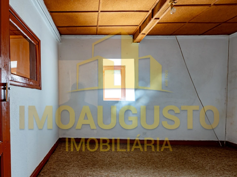 Moradia T4 para Venda em Escalhão Foto 11