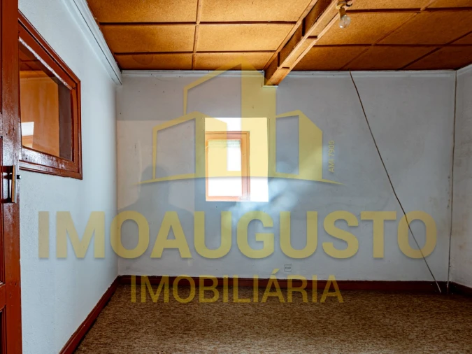 Moradia T4 para Venda em Escalhão Foto 11