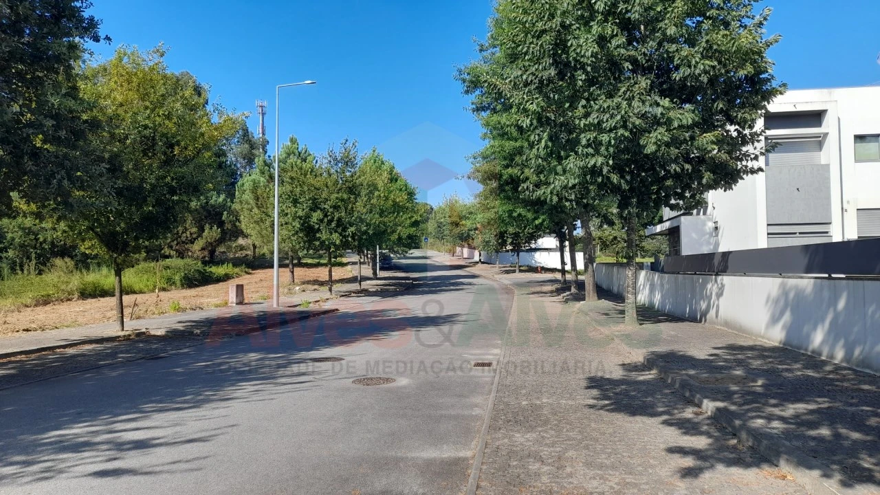 Terreno para Venda em Folgosa Foto 2