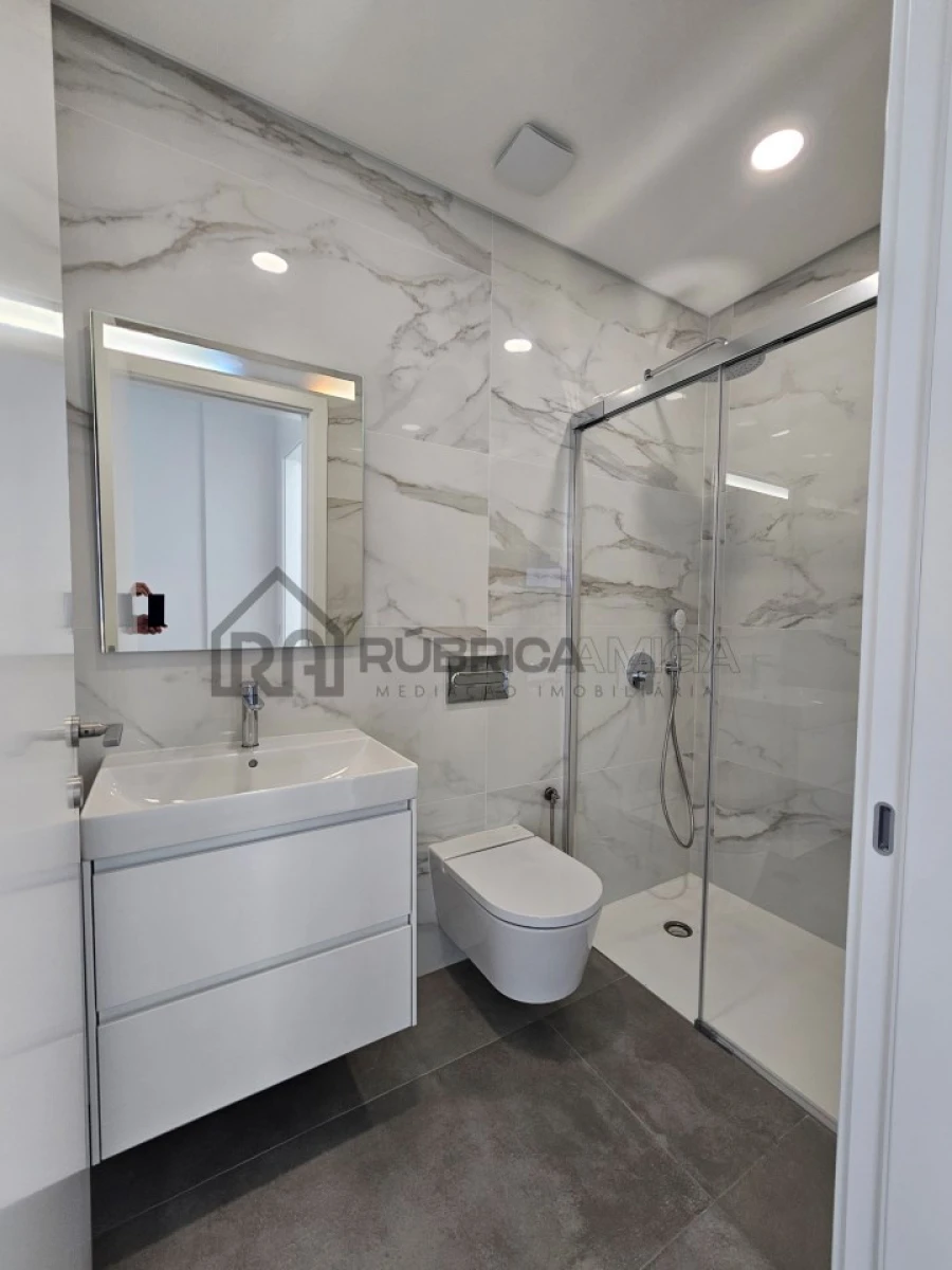 Apartamento T1 para Venda em Quarteira Foto 12