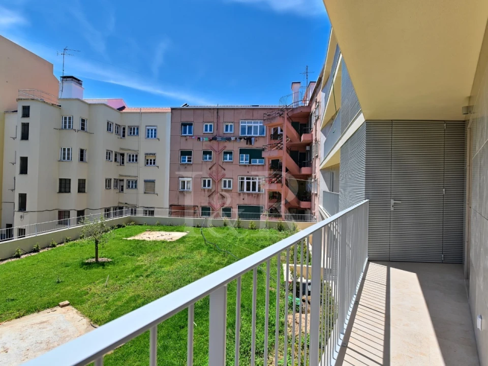 Apartamento T2 para Venda em Areeiro Foto 1