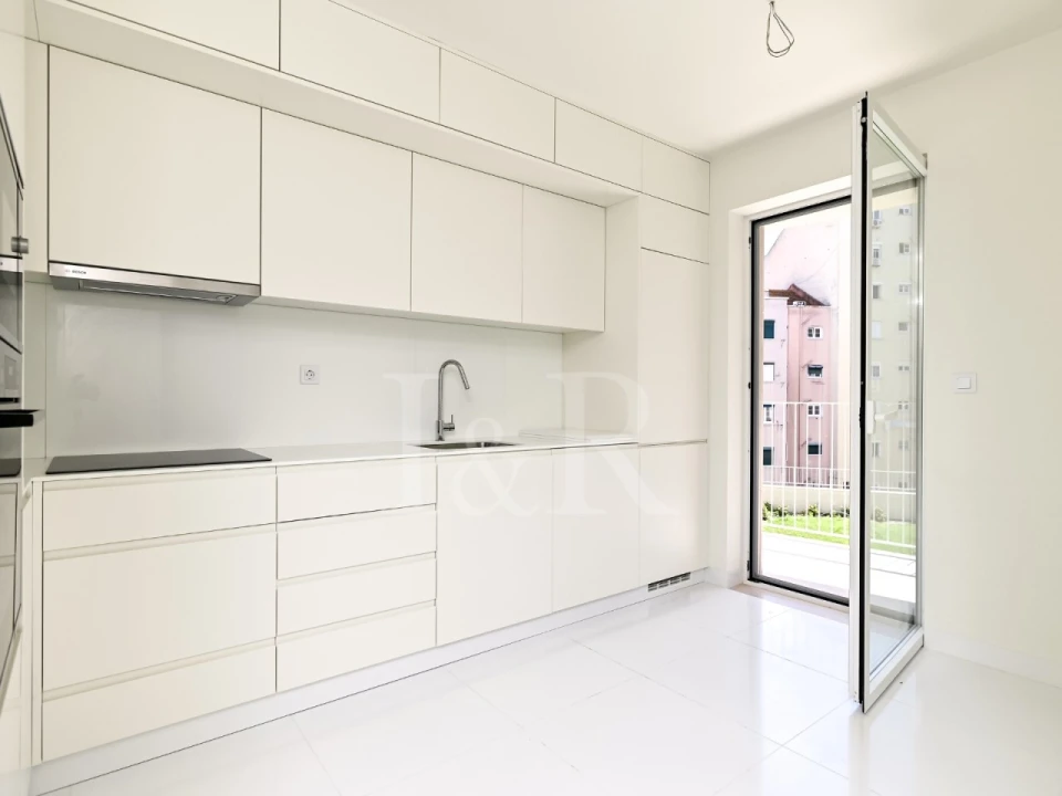 Apartamento T2 para Venda em Areeiro Foto 3