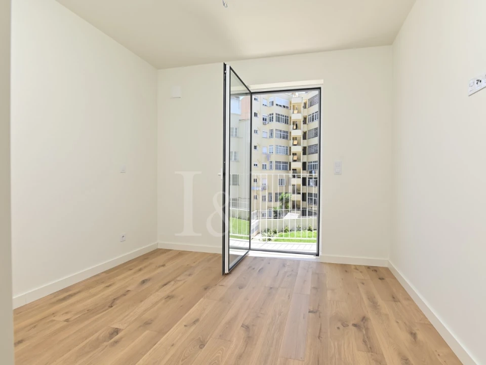 Apartamento T2 para Venda em Areeiro Foto 11