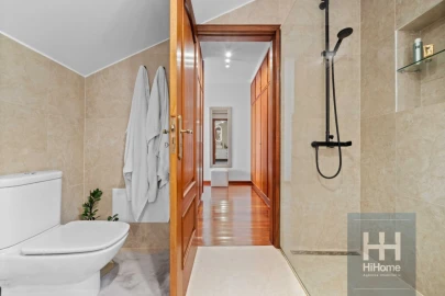 Moradia T5 para Venda em São Martinho