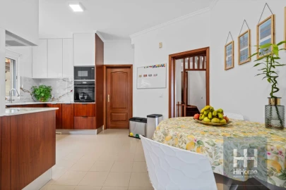 Moradia T5 para Venda em São Martinho