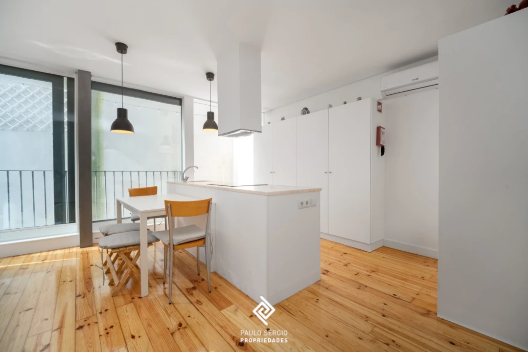 Apartamento T2 para Venda em Cedofeita, Santo Ildefonso, Sé, Miragaia, São Nicolau e Vitória Foto 2