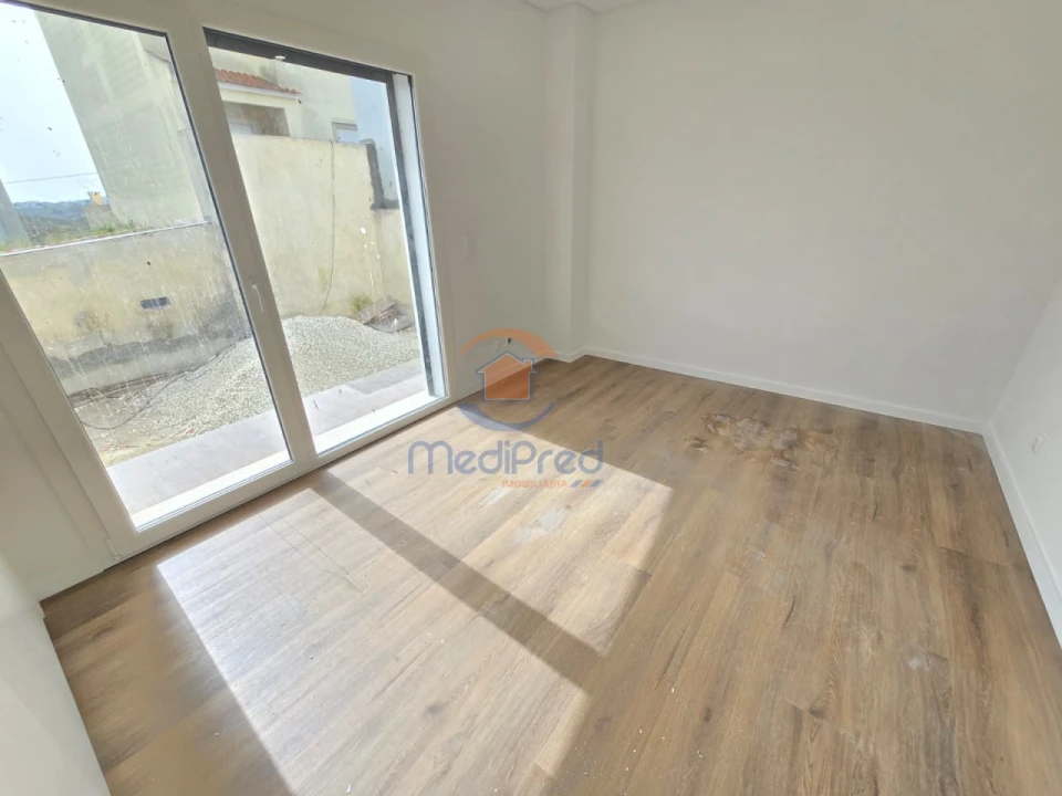 Moradia T4 para Venda em Pontinha e Famões Foto 8