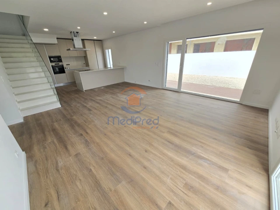 Moradia T4 para Venda em Pontinha e Famões Foto 6