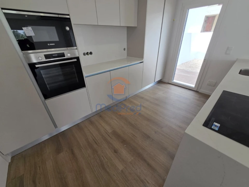 Moradia T4 para Venda em Pontinha e Famões Foto 4