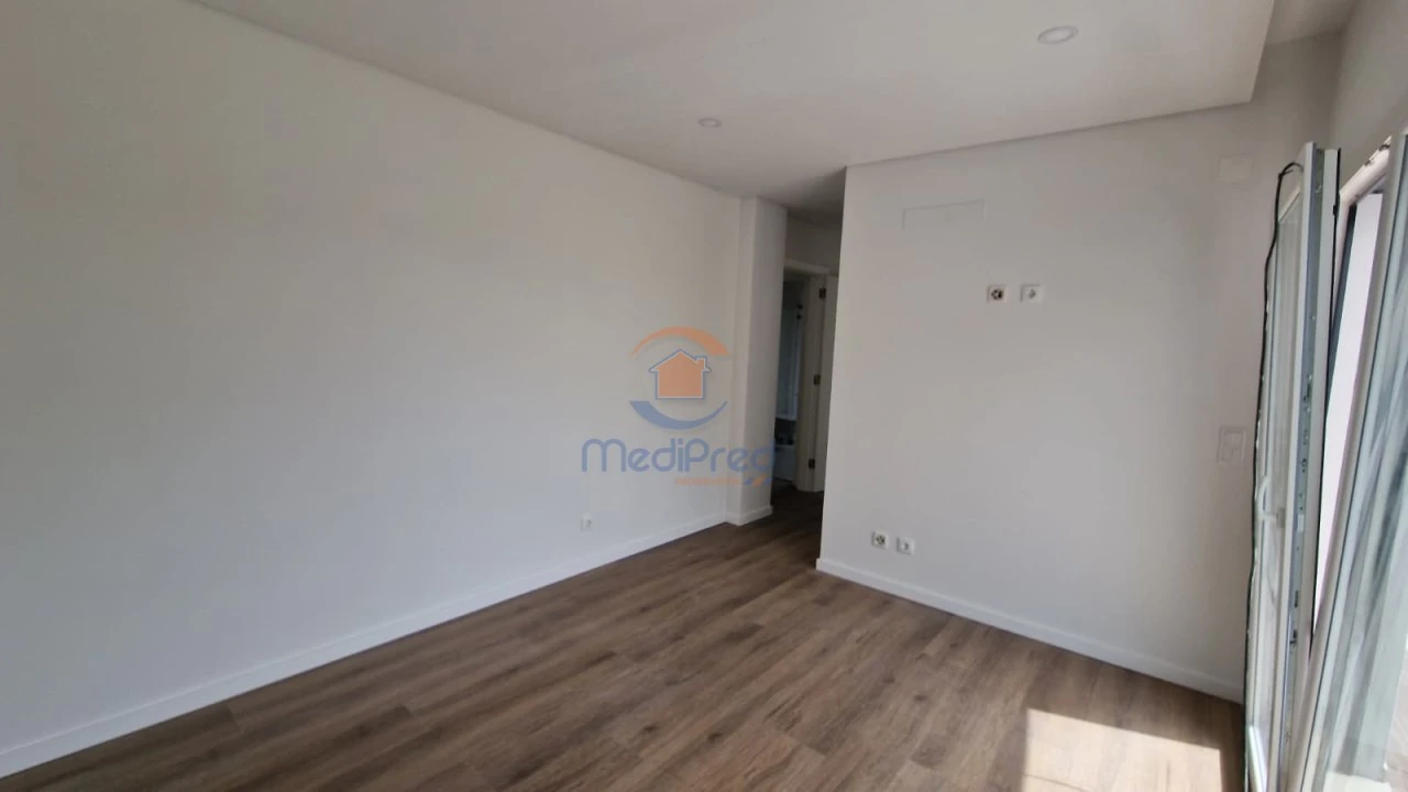 Moradia T4 para Venda em Pontinha e Famões Foto 23