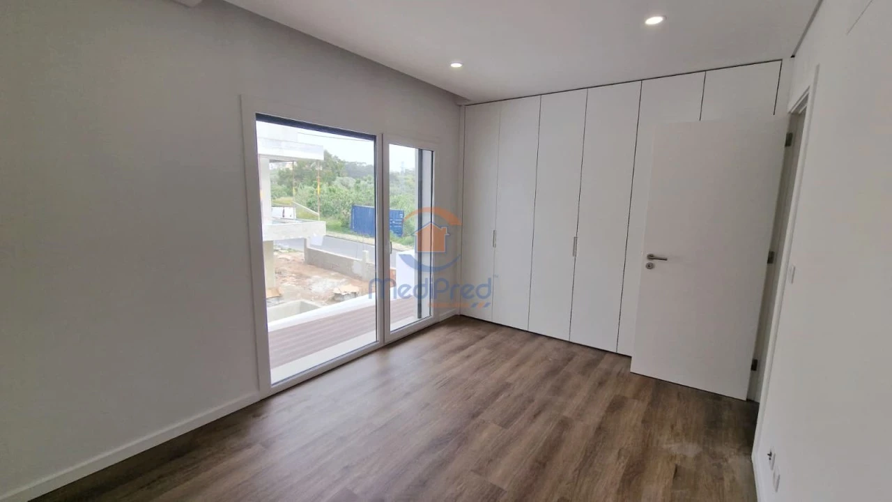 Moradia T4 para Venda em Pontinha e Famões Foto 25