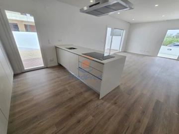 Moradia T4 para Venda em Pontinha e Famões