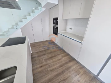 Moradia T4 para Venda em Pontinha e Famões