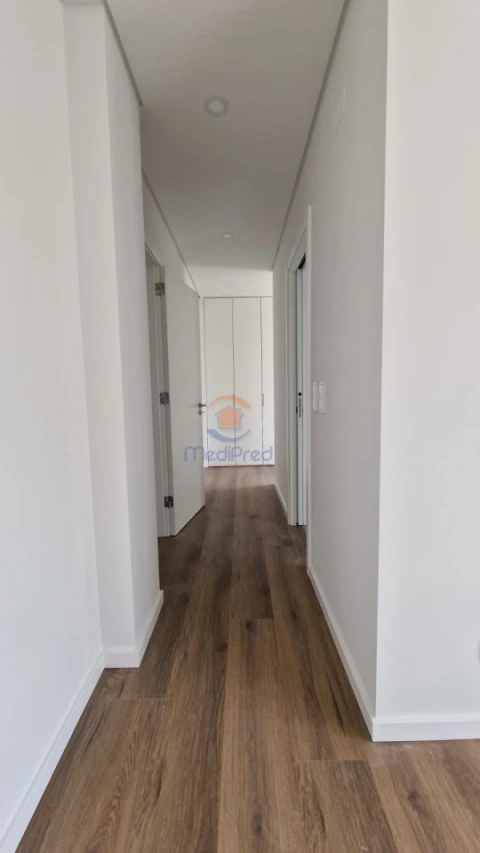 Moradia T4 para Venda em Pontinha e Famões