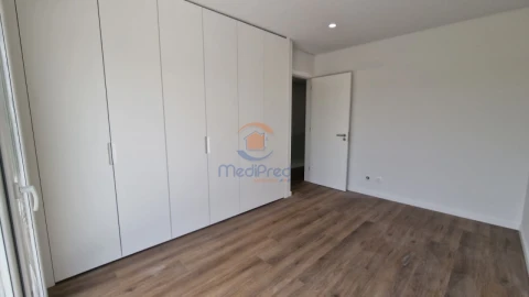 Moradia T4 para Venda em Pontinha e Famões