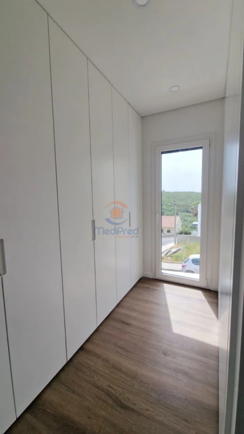 Moradia T4 para Venda em Pontinha e Famões