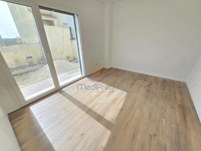 Moradia T4 para Venda em Pontinha e Famões Foto 8