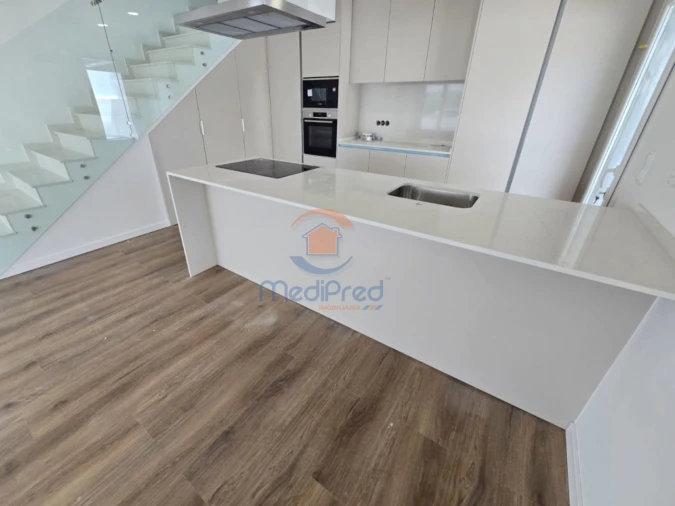 Moradia T4 para Venda em Pontinha e Famões Foto 5