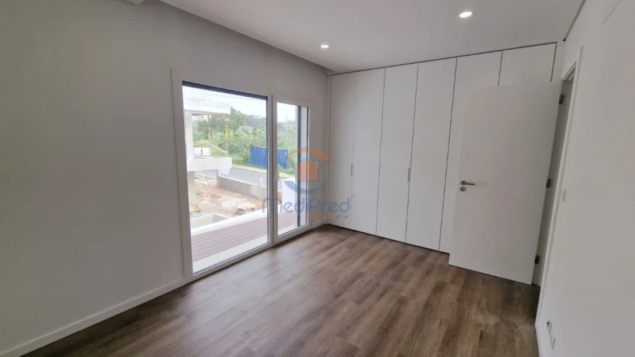 Moradia T4 para Venda em Pontinha e Famões Foto 25