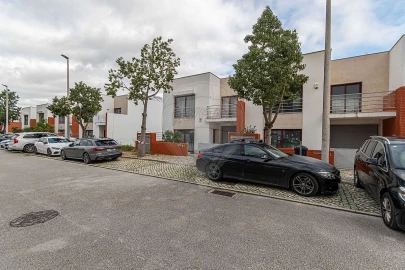 Moradia T4 para Venda em Palhais e Coina