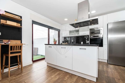 Moradia T4 para Venda em Palhais e Coina