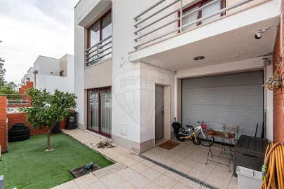 Moradia T4 para Venda em Palhais e Coina