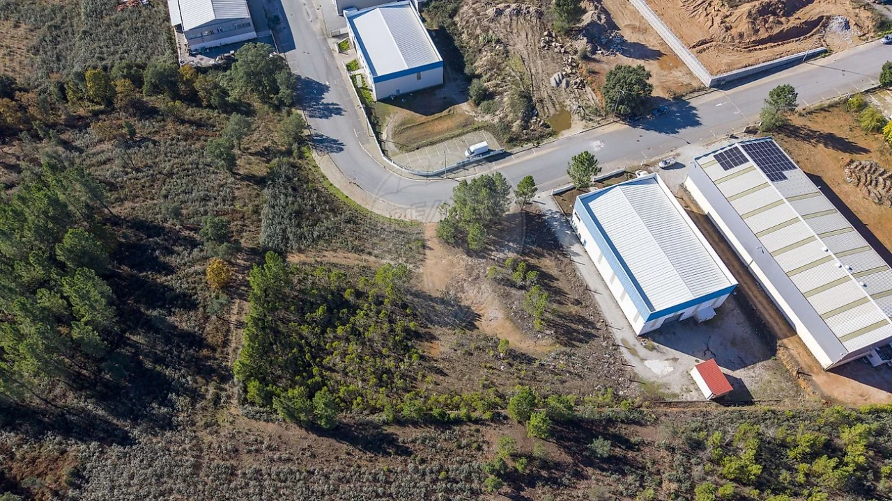 Armazém para Venda em Tortosendo Foto 8