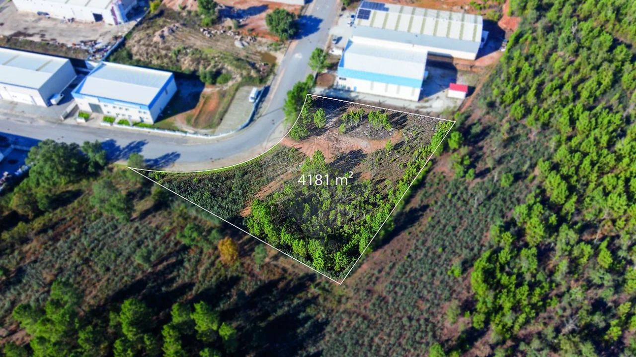 Armazém para Venda em Tortosendo Foto 13