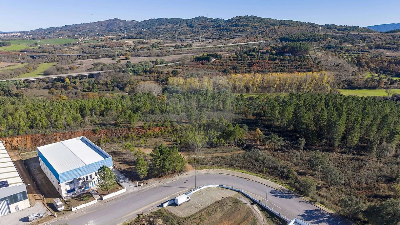 Armazém para Venda em Tortosendo Foto 3