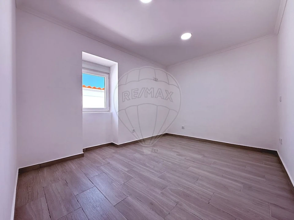 Moradia T2 para Arrendamento em Freiria Foto 12