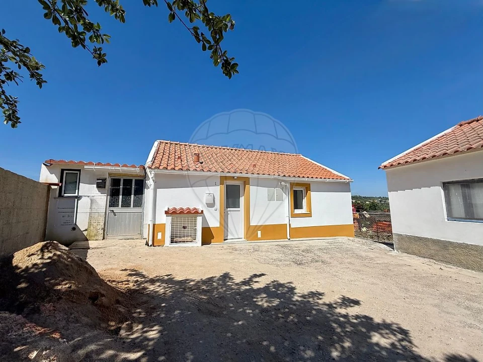 Moradia T2 para Arrendamento em Freiria Foto 1