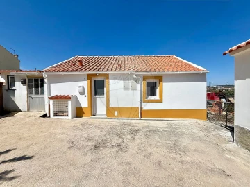 Moradia T2 para Arrendamento em Freiria