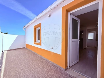 Moradia T2 para Arrendamento em Freiria