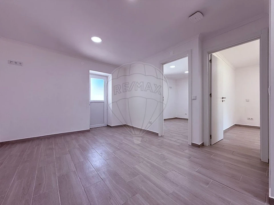 Moradia T2 para Arrendamento em Freiria Foto 7