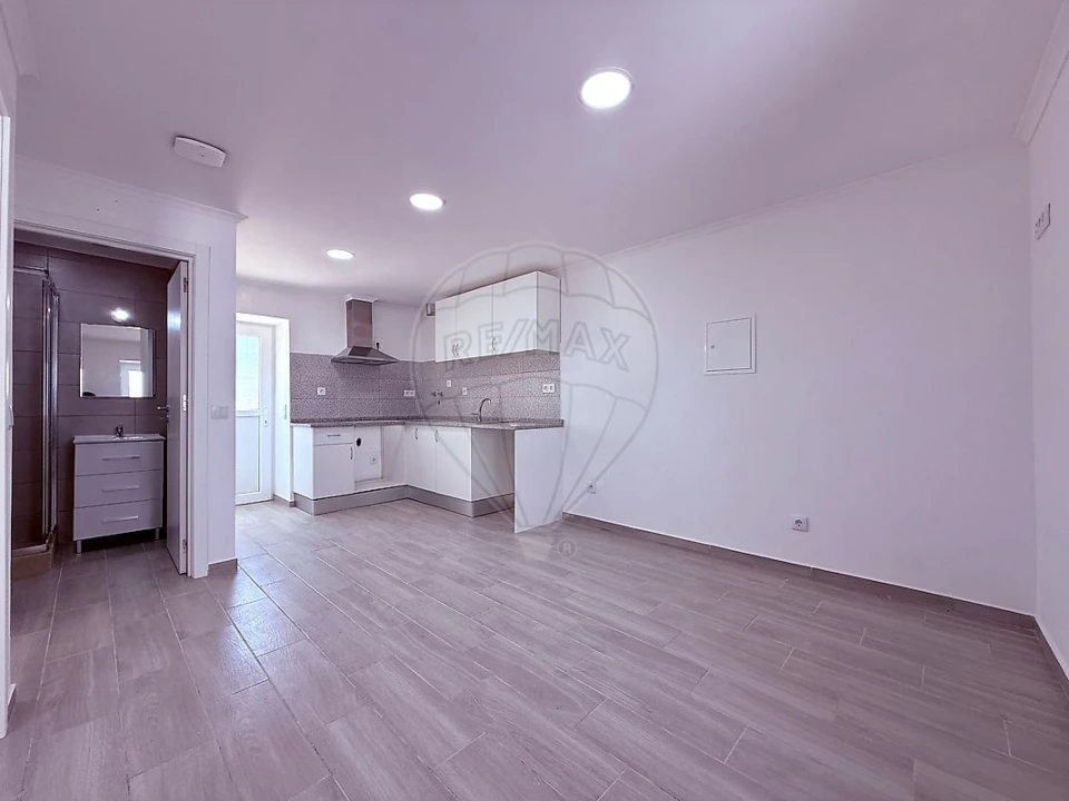 Moradia T2 para Arrendamento em Freiria Foto 3