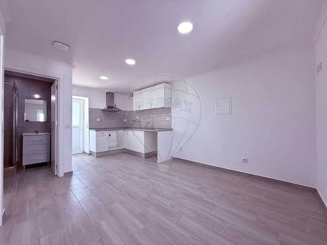 Moradia T2 para Arrendamento em Freiria Foto 3