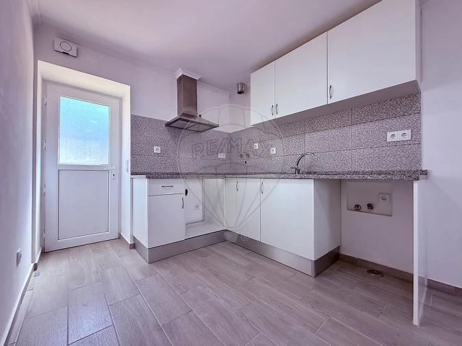 Moradia T2 para Arrendamento em Freiria Foto 4