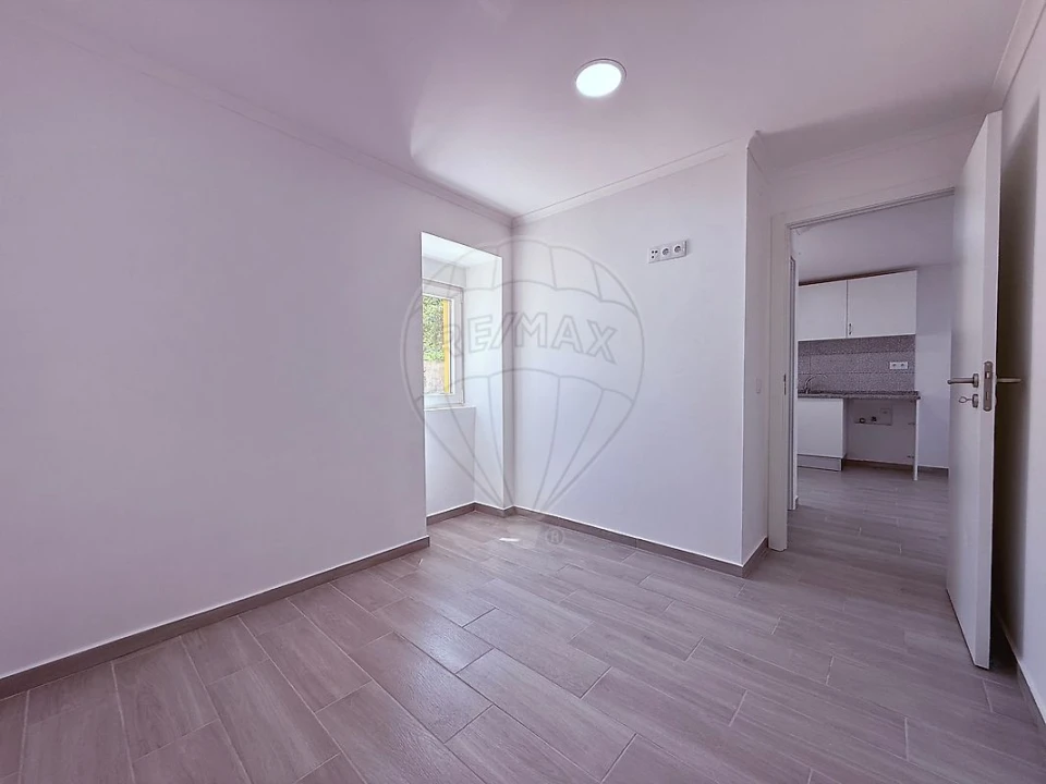 Moradia T2 para Arrendamento em Freiria Foto 9