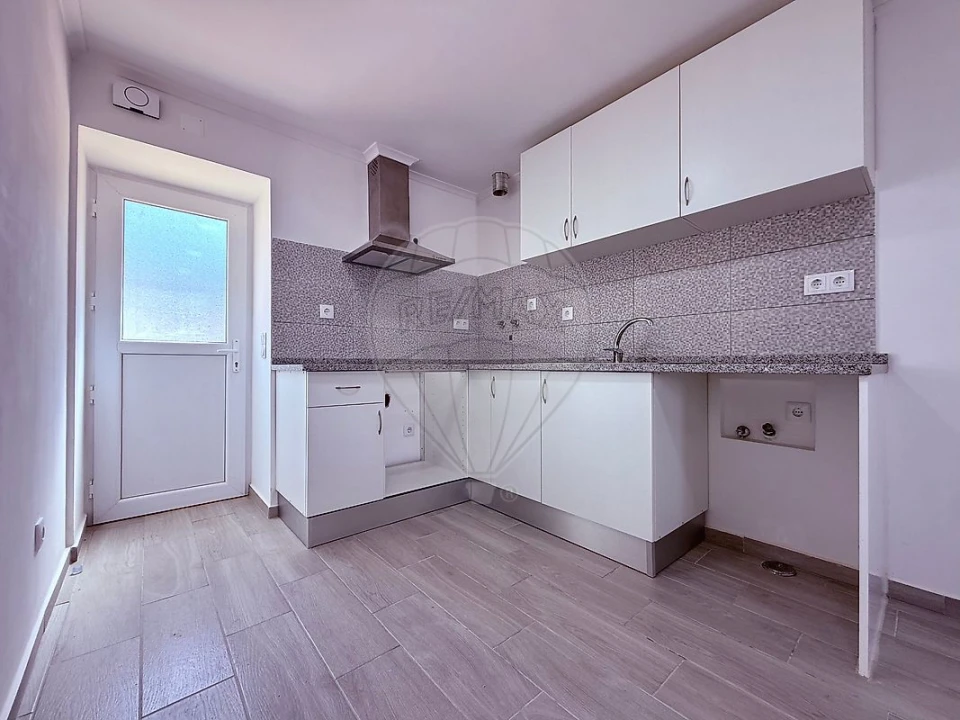 Moradia T2 para Arrendamento em Freiria Foto 4