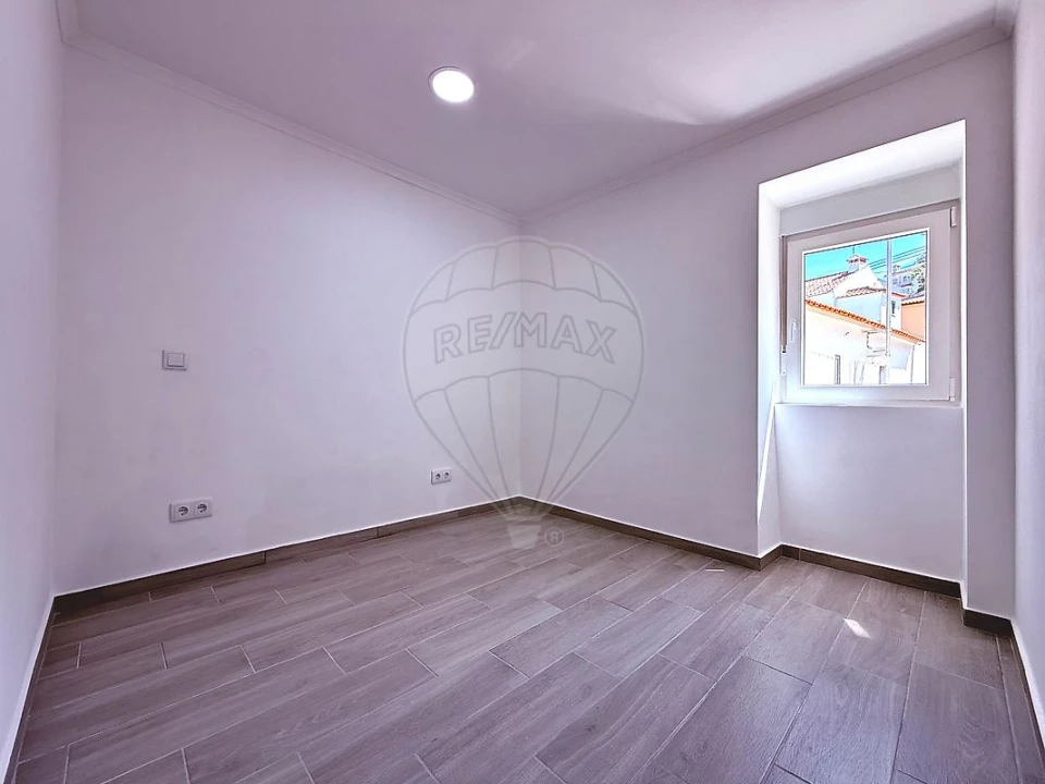 Moradia T2 para Arrendamento em Freiria Foto 6