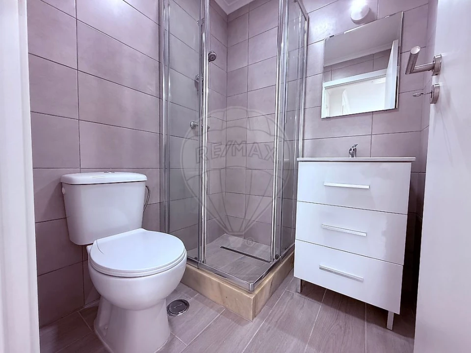 Moradia T2 para Arrendamento em Freiria Foto 8