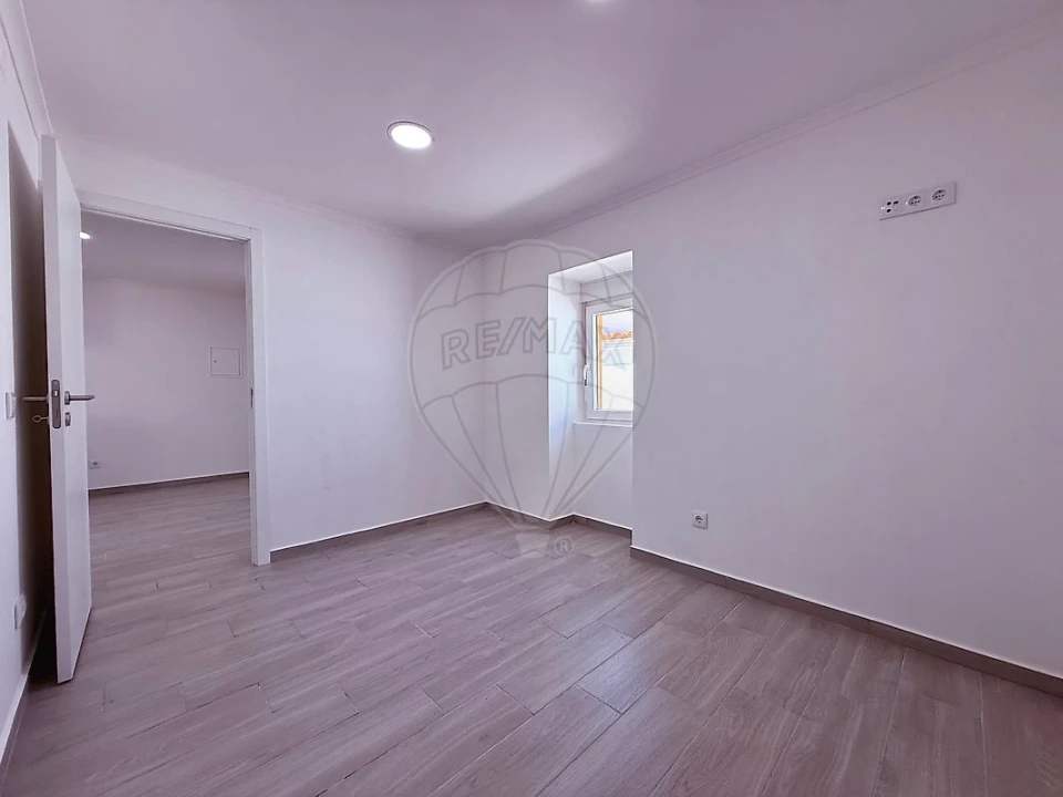 Moradia T2 para Arrendamento em Freiria Foto 11